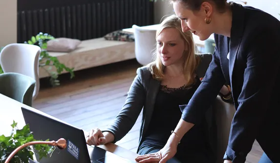 How can an accountant help a small business? — article graphic