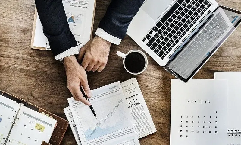 Flat-Rate vs. Hourly Billing: Which Accounting Model Actually Saves You Money? — article graphic